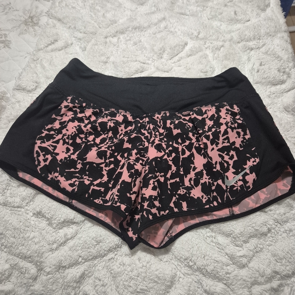 NIKE Women's Black and Pink Athletic Shorts...SIZE:S